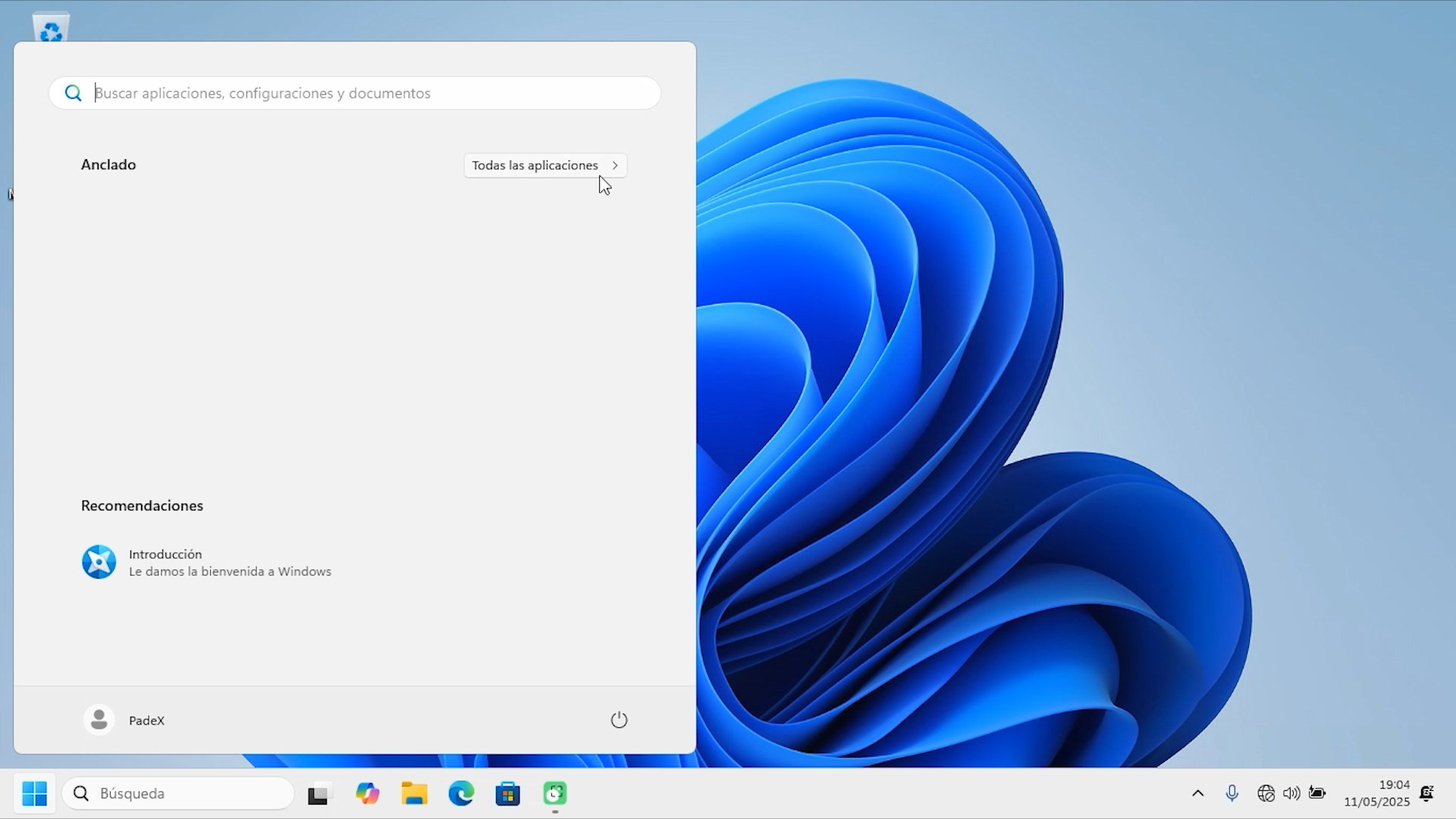 Escritorio limpio de Windows 11 tras la instalación